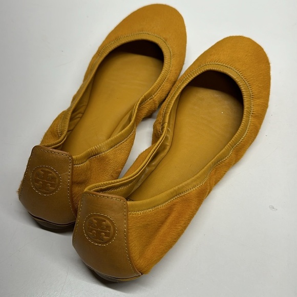 Tory Burch Ballet Flat Shoes Slip On Round Toe Pony Hair Mustard Yellow Size 10 - Picture 4 of 9